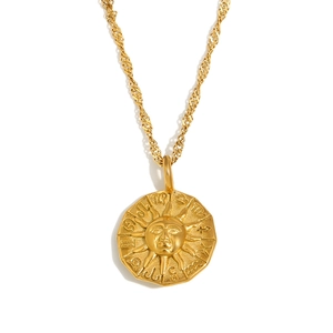 Collier doré vintage avec pendentif soleil 3D et signes du zodiaque gravés sur blanc