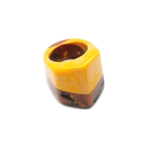 Chic marbled resin two-piece wide ring set with yellow and brown artistic patterns