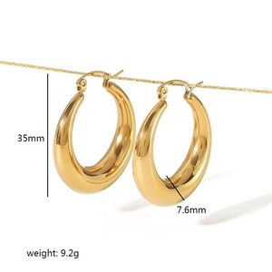 Détail des boucles d'oreilles créoles creuses plaquées or 18k avec dimensions et poids