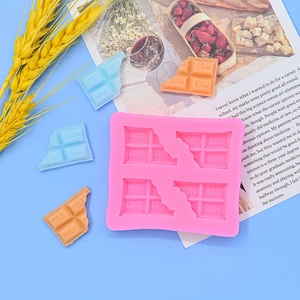 Moule silicone rectangulaire à 4 cavités pour chocolat avec lettrage MILK en relief