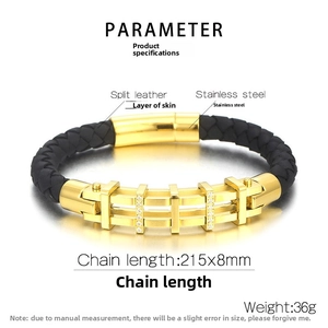 Dettaglio di bracciale da uomo in pelle con chiusura magnetica in acciaio dorato e dimensioni