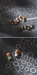 Détail d'autocollants 5D pour ongles avec bordures en dentelle et motifs de nœuds rouges