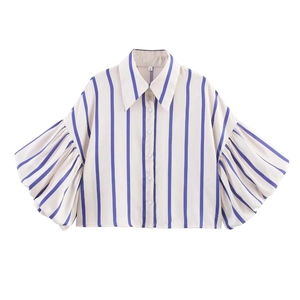 Camicia a maniche lunghe a sbuffo a righe verticali blu e bianche con revers classico