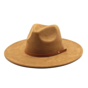 Chapeau fedora classique en daim camel à bord large avec ruban brun et rivet métallique