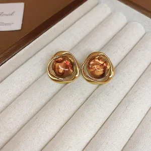 French vintage style heart earrings with amber resin and irregular golden metal rings