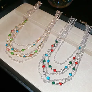 Collier ras de cou multicouche rétro avec perles et pierres précieuses colorées