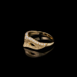 Macro shot of V-shaped gold ring with embedded diamonds and S925 engraved mark