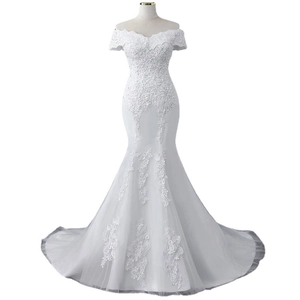 Französisches Meerjungfrau-Brautkleid mit Carmen-Ausschnitt und edler Spitzenstickerei