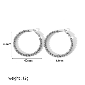 Détail des créoles torsadées argentées de 40mm avec dimensions et poids indiqués