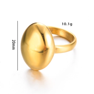 Detailed view of large oval gold ring with 20mm height and 10.1g weight specifications