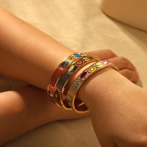 Bracelet Jonc Ouvert Style Ethnique Vintage Motif Émail Coloré Acier Inoxydable Plaqué Or Bijoux Mode Femme