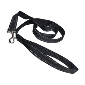 Detail of black nylon pet leash with reflective stitching and high-strength metal clasp