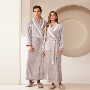 Dicker grauer Flanell-Bademantel mit weißem Saum und Bindegürtel für Damen und Herren
