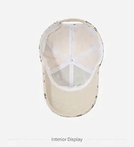Détail de l'intérieur de la casquette avec bande de renfort blanche et bandeau
