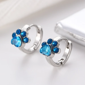 Pendientes de pata de gato en plata con cristales azules de corazón y acabado pulido
