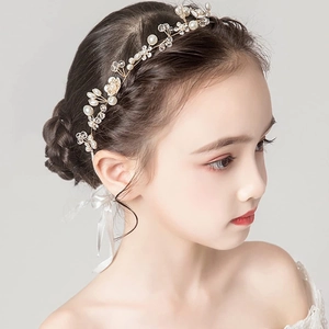 Magnifique accessoire cheveux floral fait main avec perles et rubans pour demoiselles d'honneur