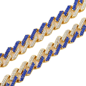 Chaîne cubaine hip hop dorée sertie de strass bleus et blancs alternés sur les maillons