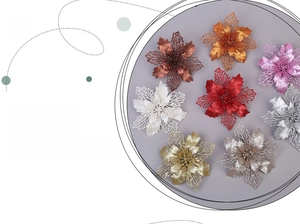 Détail de fleurs de poinsettia pailletées en 9 couleurs pour décoration de sapin Noël