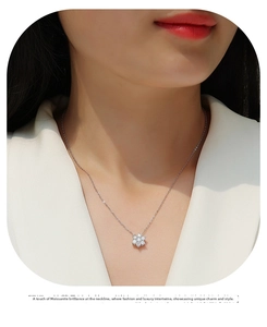 Close-up of a 925 silver snowflake necklace with moissanite on a model neck
