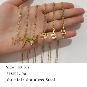 Collier minimaliste en acier inoxydable doré avec pendentifs papillon et chien ballon