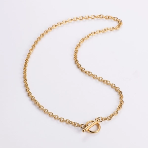 Close-up of a minimalist gold-plated stainless steel necklace with a toggle OT clasp