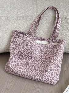 Retro leopard print tote bag with large capacity for commuting and shoulder carry