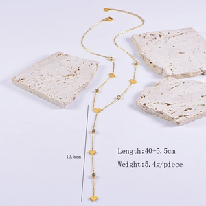 Detail view of golden Y-shaped heart necklace with dimensions 40+5.5cm and 12.5cm drop