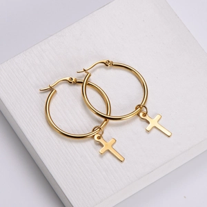 Boucles d'oreilles créoles en acier inoxydable plaqué or 18k avec pendentifs croix