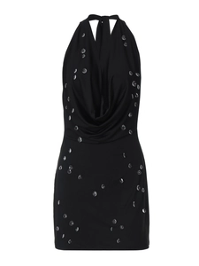 Vue détaillée d'une robe noire dos nu avec des accents élégants de perles en cristal