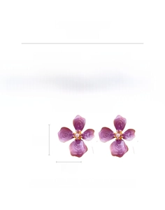 Detailed view showing a 2.9cm purple flower earring with an imitation pearl and alloy texture