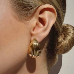Minimalist S925 silver 18K gold shell earrings with vertical textures for women