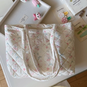 Gesteppte Baumwolltasche mit Blumenmuster und Hasenmotiv für Damen mit großem Stauraum