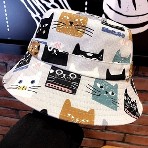 Schicker Fischerhut aus Canvas mit bunten Comic-Katzenmotiven für den Sonnenschutz im Freien