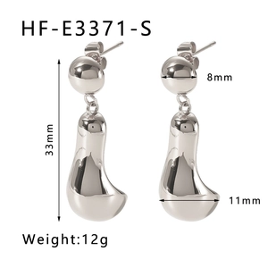 Detailed technical diagram showing dimensions of polished 18K silver teardrop earrings