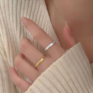 Minimalist 925 silver diagonal pattern rings in gold and silver finish for women