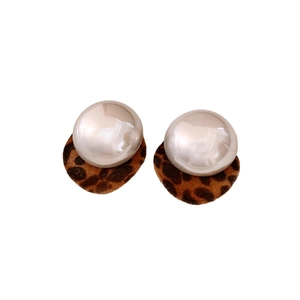 Elegant French style faux pearl and leopard print velvet pendant earrings for women