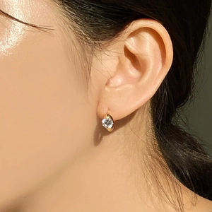 Classic 925 silver gold-plated stud earring featuring a brilliant round zircon stone