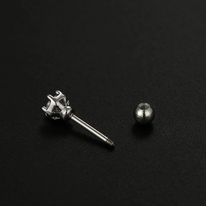 Tragus-Stecker aus Edelstahl mit silberner Zirkonia-Fassung und Schraubkugelverschluss