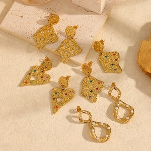 Boucles D'oreilles Géométriques Acier Inoxydable Plaqué Or 18K Texture Martelée Zircon Künstliche Perle Artificielle Strass Colorés