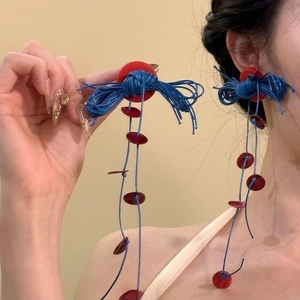 Boucles d'oreilles longues à franges avec corde bleue et disques rouges pour femme