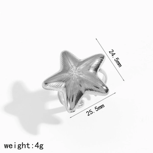 Macro shot of silver starfish open ring with dimensions 24.5mm x 25.5mm and 4g weight