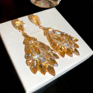 Boucles d'oreilles pendantes champagne en forme de goutte et plume avec tige en argent