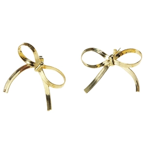 Minimalist gold bow earrings with snake chain texture on white background