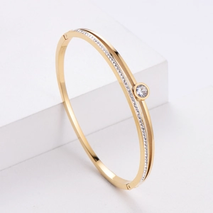 Fashion hollow gold bangle with double row pavé diamonds and a center round stone