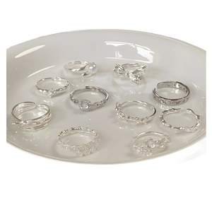 Set of 10 minimalist 925 sterling silver rings with pearls and zircon in ceramic tray
