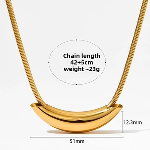 Detailed size parameters for gold curved tube pendant necklace with dimensions and weight