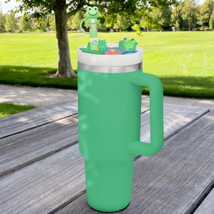 Detail of 40oz tumbler lid with miniature green frog pond scene and matching straw topper