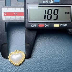 Detailed size measurement of heart pearl pendant with gold twisted frame showing 18.9mm