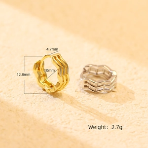 Minimalist S925 sterling silver wavy hoop earrings in gold and silver finish