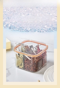 Detail view of transparent seasoning box with orange seal ring and Arome handle